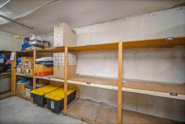 Building Photo - 50 Green St