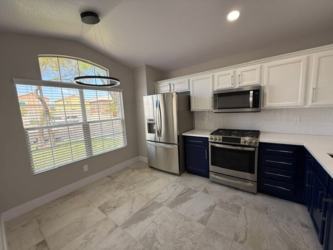 Building Photo - STUNNING 3BD/2BA SINGLE STORY BEAUTY IN THE HEART OF THE SOUTHWEST!!  **GORGEOUSLY REMODELED!! **...