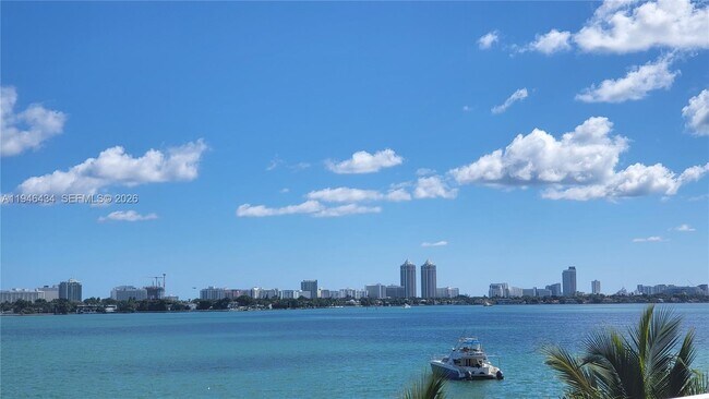 Building Photo - 7601 E Treasure Dr