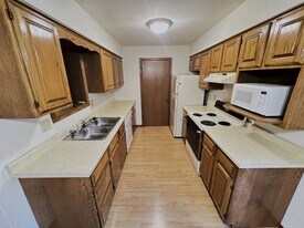 Building Photo - 10 Mesa Ct