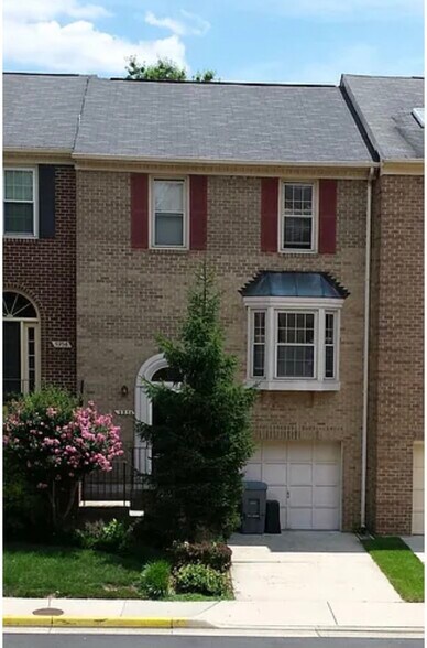 Building Photo - 5954 Norham Dr