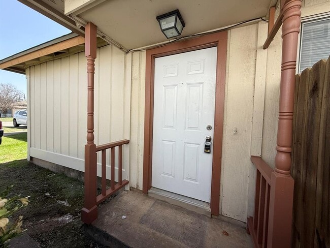 Building Photo - 2122 Andover Dr