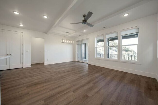 Building Photo - SPECTACULAR VIEWS, MIL APT, BRAND NEW MOUN...