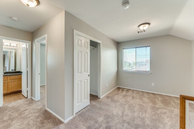 Building Photo - Recently updated home in Pflugerville