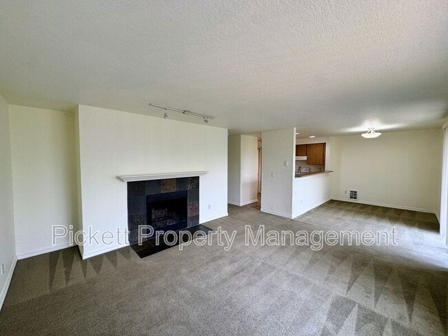 Building Photo - 1700 W Sunn Fjord Ln