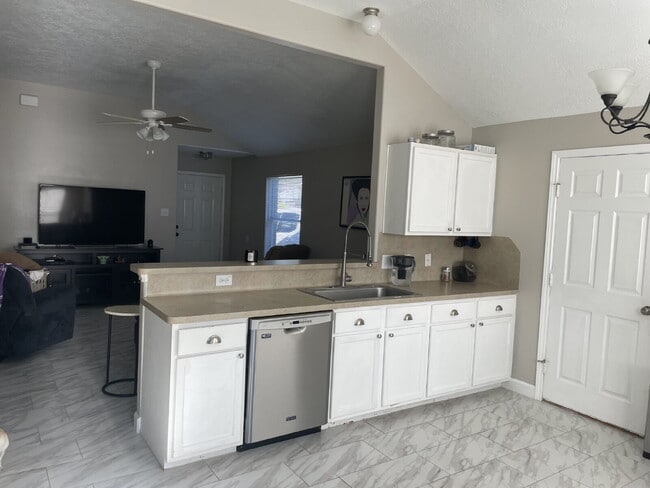 Building Photo - Begin the school year in this wonderful single story home with a spacious floorpan in Indian Forest.