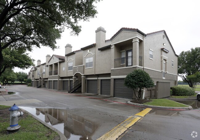 Building - Camden Cimarron
