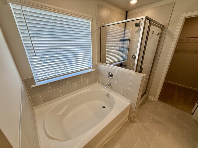 Building Photo - 540 Teversham Dr