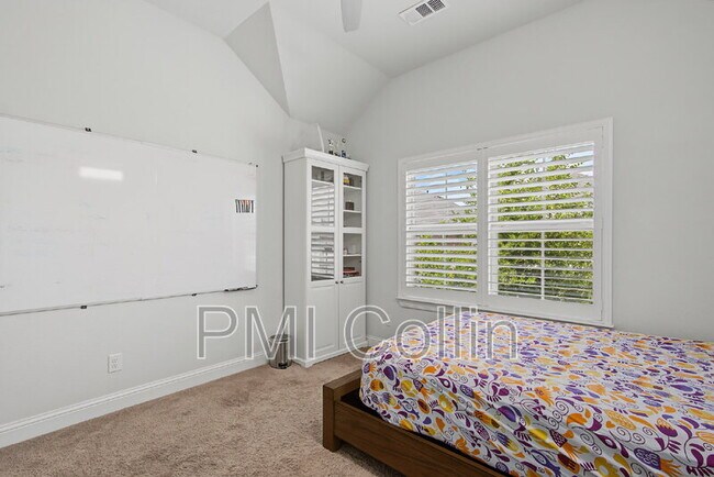 Building Photo - 8701 Fairway Ln