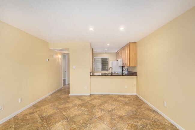 Building Photo - Remodeled 2-Bedroom, 2-Bath Condo in Prime Scottsdale Location
