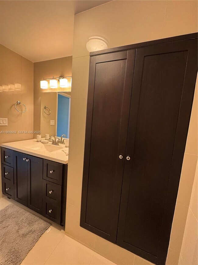 Building Photo - 4925 Collins Ave