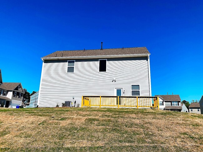 Building Photo - Available Early June! Gorgeous 3 BED 2.5 B...