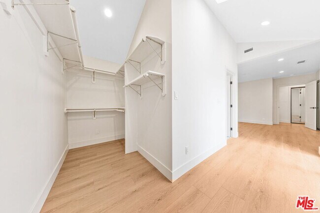 Building Photo - 5455 Harcross Dr