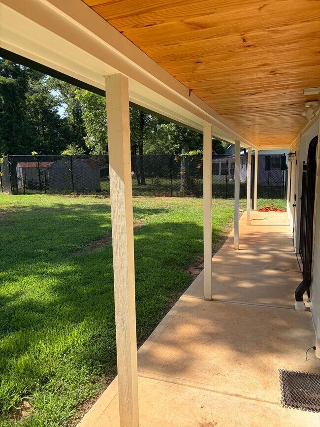 Building Photo - Renovated Ranch in Oconee County