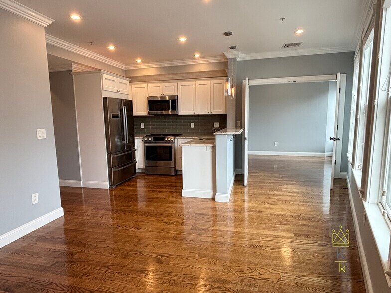 Building Photo - 38-42 Hyde Park Ave. Unit 5