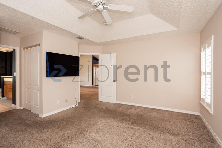 Building Photo - Unit