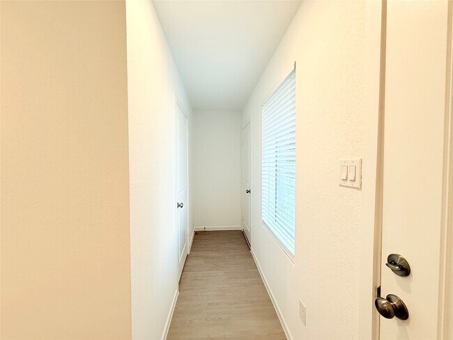 Building Photo - 6831 Flowering Ginger Ln