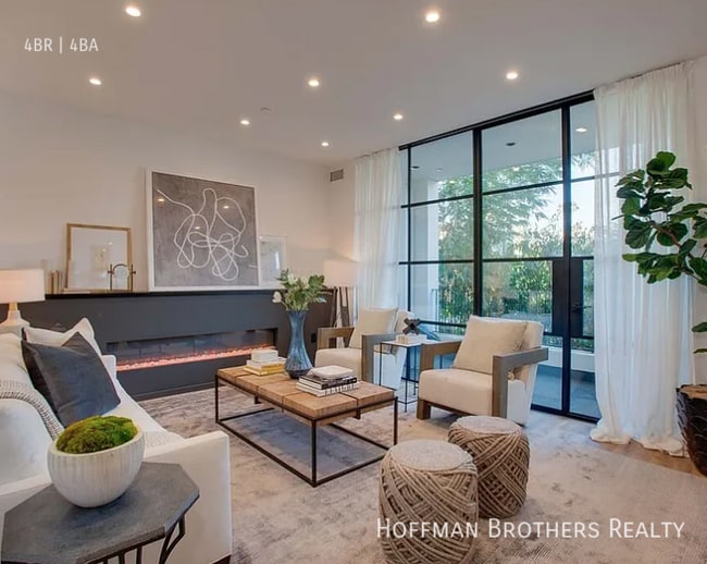 Building Photo - 1254 N Las Palmas Ave