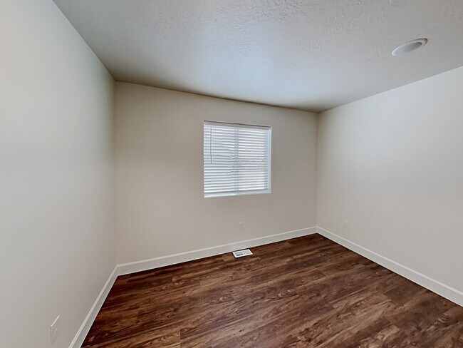 Building Photo - 1389 E Perelle Lane