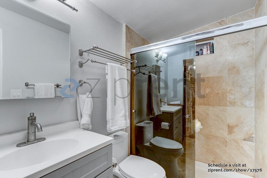 Building Photo - Unit