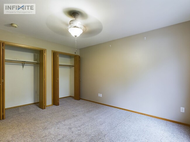 Building Photo - Spacious 2 bedroom, 1 bath Apartment in Bo...