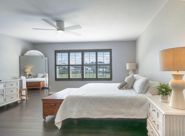 Building Photo - 18157 SE Fairview Cir