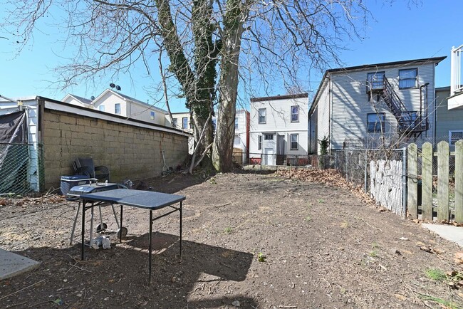 Building Photo - 273 Winfield Ave