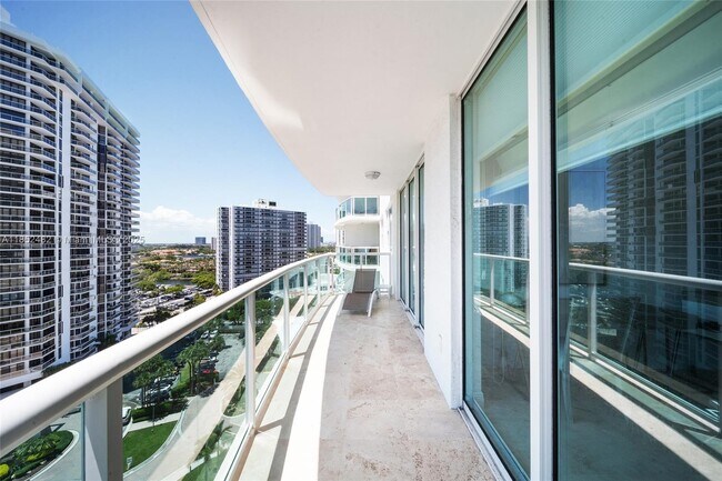 Building Photo - 20201 E Country Club Dr