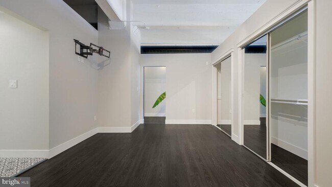 Building Photo - 444 N 4th St