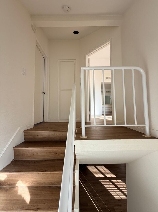 Building Photo - 3 Bed / 3 Bath Townhome in Scripps Ranch