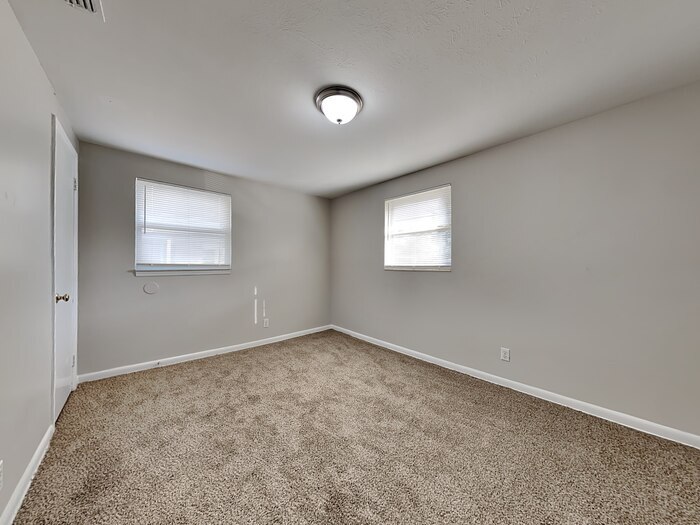 Building Photo - 5916 Ensenada Rd