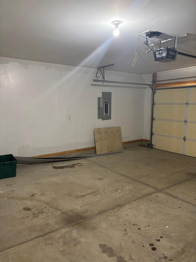 Building Photo - 1825 Polaris Dr