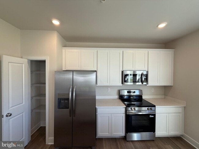 Building Photo - 1670 Lake Placid Dr