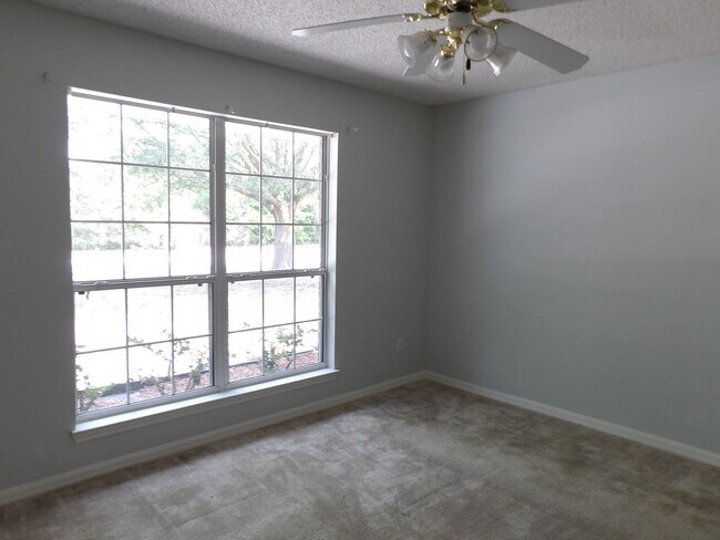 Building Photo - 4 Bedroom 2 Bath 2 Car Garage 2334 Sq Ft C...