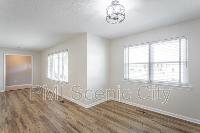 Building Photo - 8140 Holly Crest Dr