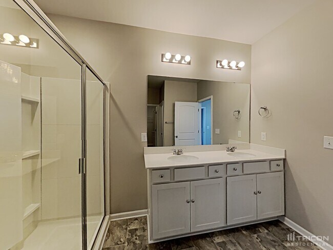 Building Photo - 2082 Sunflower Dr