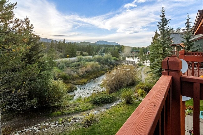 Building Photo - Furnished or Unfurnished! Updated 3bed/3ba...