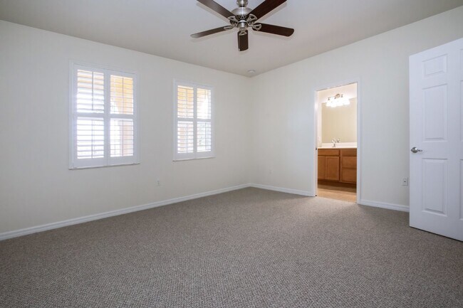 Building Photo - 3 Bedroom 2.5 Bath Townhome San Michele