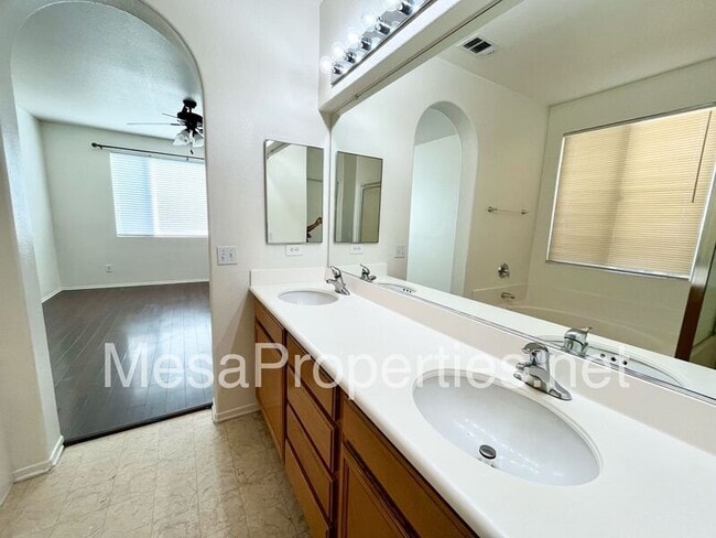 Building Photo - 12261 Luna Rd