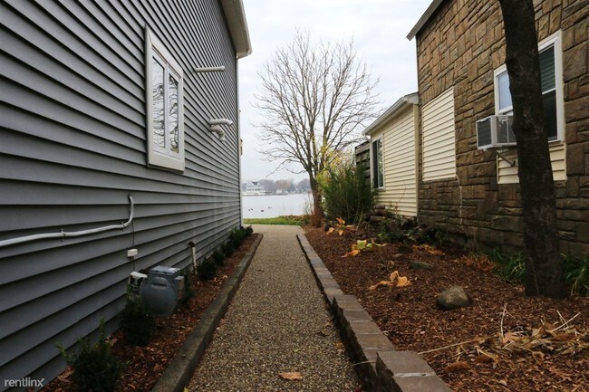 Building Photo - 2 br, 1.5 bath House - 121 N North Shore Dr