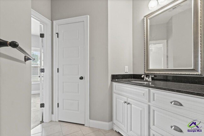 Building Photo - 300 Cheshire Dr