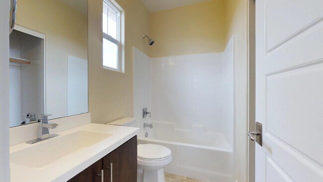 Building Photo - 3bedroom 3 bath home in the Solaire Commun...