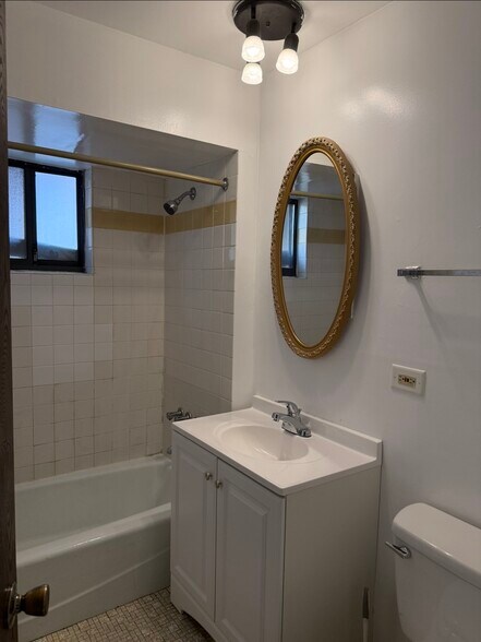 Building Photo - 5834 158th Pl