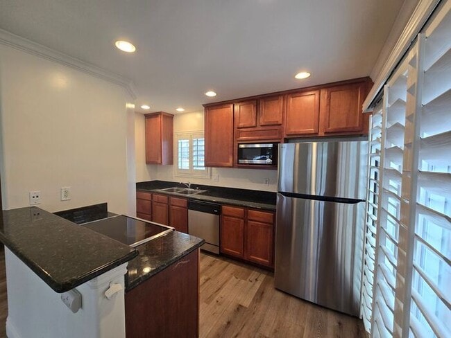 Building Photo - 1 BD / 1 BTH Home on Hornblend with Parking in Pacific Beach San Diego