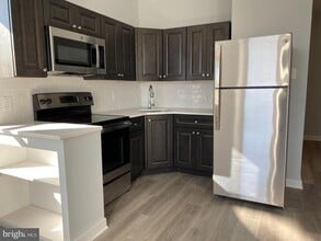 Building Photo - 21 E Price St