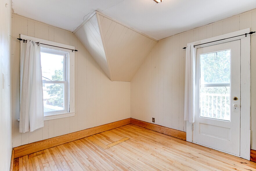 Building Photo - 1654 Van Buren Ave