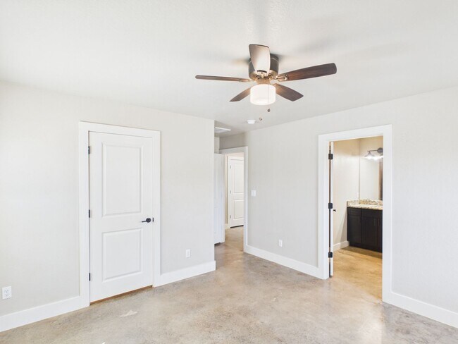 Building Photo - 124 Feather Way