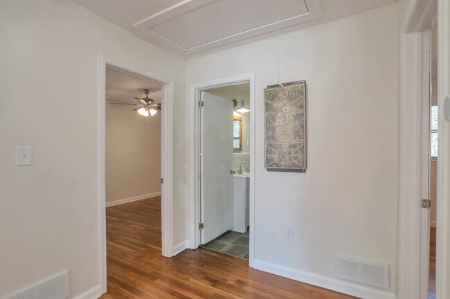 Building Photo - Room in House on Santa Monica Dr