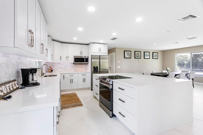 Building Photo - 5200 Club Rd