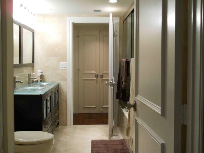 Building Photo - 3020 NE 32nd Ave